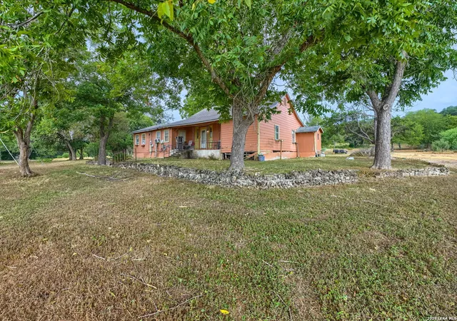 Photo 4 of Single family home for sale at 201 Hofheinz St, San Marcos, TX 78666 | MLS# 2014955 | Listing updated on 2026-09-08