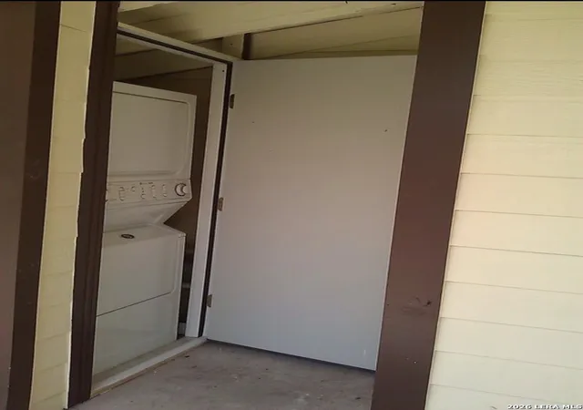 Listing Photo 3 - Condo for sale in building located at 618 S 6th St, Kenedy, TX 78119