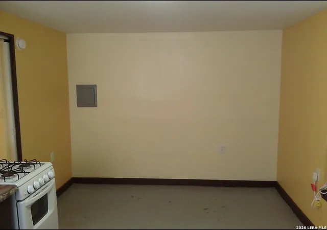 Listing Photo 4 - Condo for sale in building located at 618 S 6th St, Kenedy, TX 78119