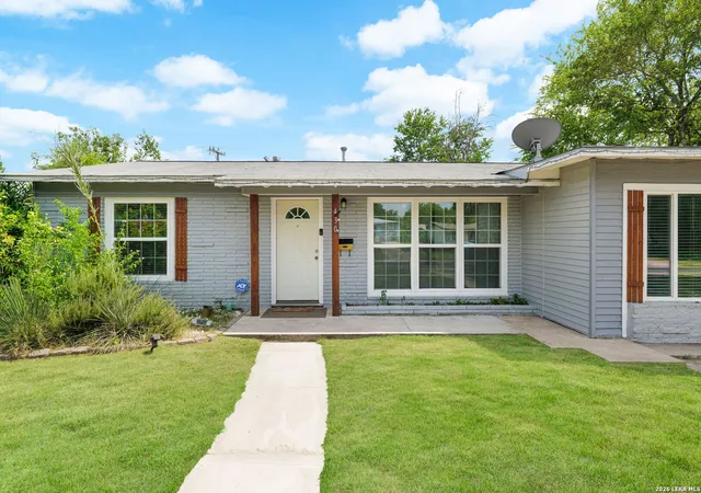 Photo 3 of Single family home for sale at 430 Basswood Dr, San Antonio, TX 78213 | MLS# 2014965 | Listing updated on 2026-09-10