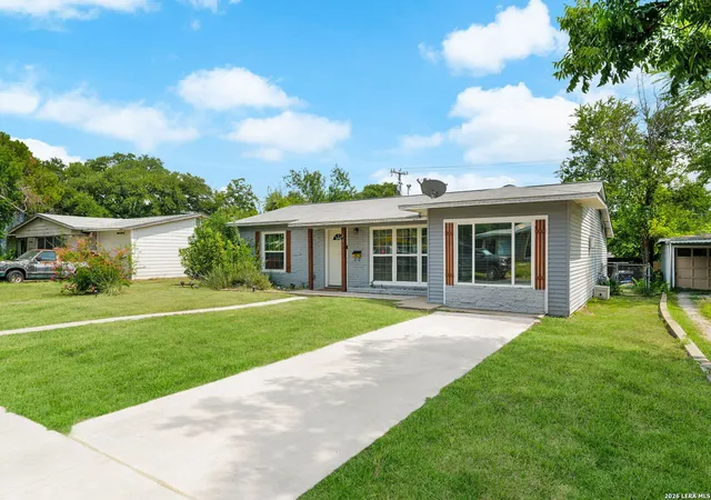 Photo 3 of Single family home for sale at 430 Basswood Dr, San Antonio, TX 78213 | MLS# 2014965 | Listing updated on 2026-09-10
