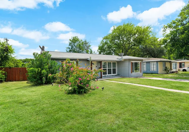Photo 4 of Single family home for sale at 430 Basswood Dr, San Antonio, TX 78213 | MLS# 2014965 | Listing updated on 2026-09-10