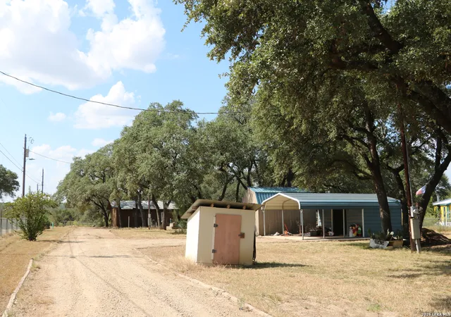 Photo 4 of Single family home for sale at 316 Oak Lawn Dr, Bandera, TX 78003 | MLS# 2014992 | Listing updated on 2026-09-29