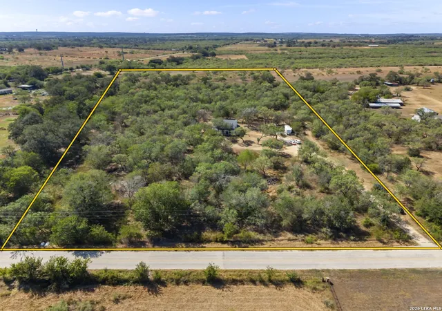Photo 1 of Single family home for sale at 695 Fox Trotter Rd, Seguin, TX 78155 | MLS# 2014997 | Listing updated on 2026-09-19