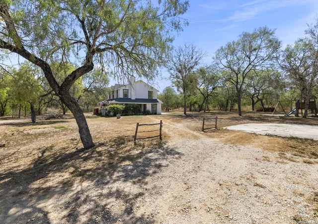 Photo 2 of Single family home for sale at 695 Fox Trotter Rd, Seguin, TX 78155 | MLS# 2014997 | Listing updated on 2026-09-19
