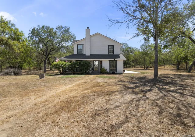 Photo 3 of Single family home for sale at 695 Fox Trotter Rd, Seguin, TX 78155 | MLS# 2014997 | Listing updated on 2026-09-19