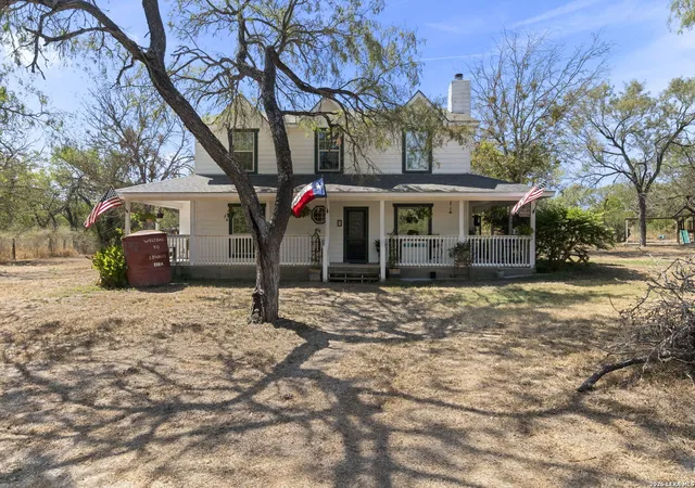 Photo 4 of Single family home for sale at 695 Fox Trotter Rd, Seguin, TX 78155 | MLS# 2014997 | Listing updated on 2026-09-19