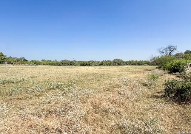 Photo 3 of Sale Pending at 605 W County Rd 678, Natalia, TX 78059 | MLS# 2015004 | Listing updated on 2026-09-14