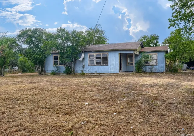 Photo 1 of Single family home for sale at 2212 Hunter Rd, San Marcos, TX 78666 | MLS# 2015007 | Listing updated on 2026-09-19