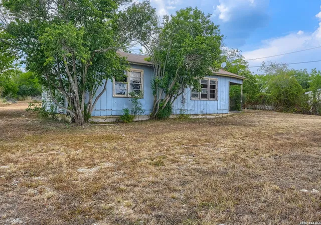 Photo 3 of Single family home for sale at 2212 Hunter Rd, San Marcos, TX 78666 | MLS# 2015007 | Listing updated on 2026-09-19