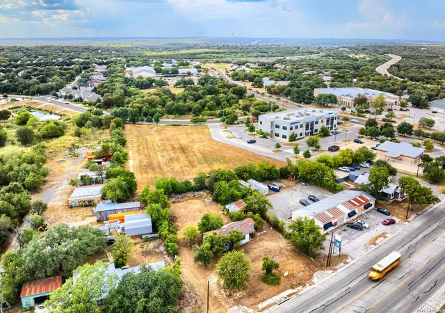 Photo 3 of Single family home for sale at 2212 Hunter Rd, San Marcos, TX 78666 | MLS# 2015007 | Listing updated on 2026-09-19
