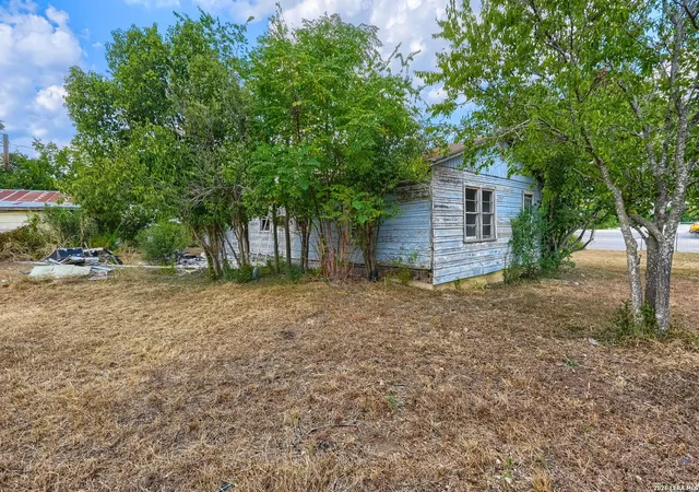 Photo 4 of Single family home for sale at 2212 Hunter Rd, San Marcos, TX 78666 | MLS# 2015007 | Listing updated on 2026-09-19