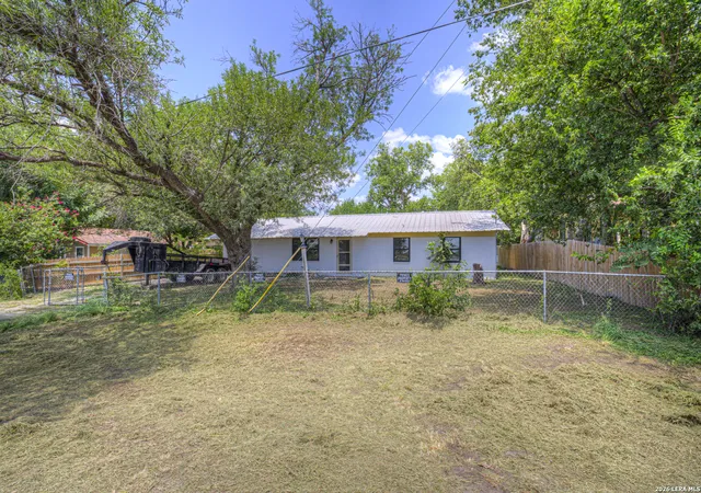 Photo 3 of Single family home for sale at 440 Rusch Ln, New Braunfels, TX 78130 | MLS# 2015034 | Listing updated on 2026-09-19