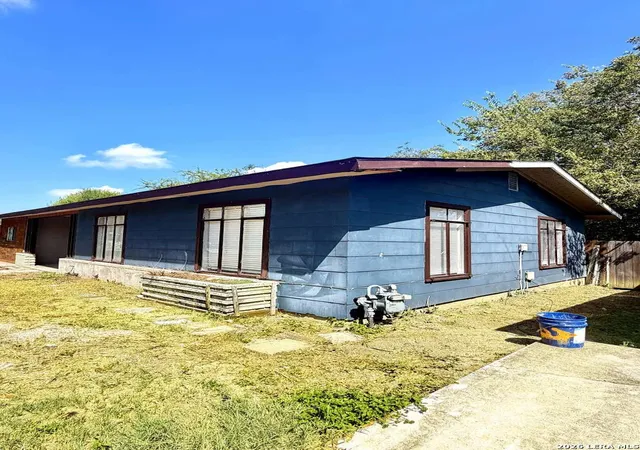 Photo 3 of Single family home for sale at 127 Cyril Dr, San Antonio, TX 78218 | MLS# 2015042 | Listing updated on 2026-09-09