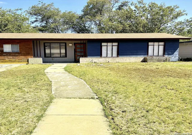 Photo 3 of Single family home for sale at 127 Cyril Dr, San Antonio, TX 78218 | MLS# 2015042 | Listing updated on 2026-09-09