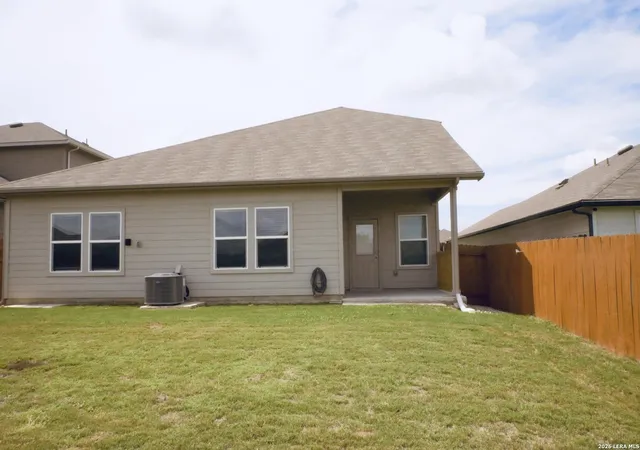 Photo 3 of Single family home for sale at 828 Bahia Pl, Seguin, TX 78155 | MLS# 2015046 | Listing updated on 2026-10-08