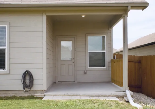 Photo 3 of Single family home for sale at 828 Bahia Pl, Seguin, TX 78155 | MLS# 2015046 | Listing updated on 2026-10-08