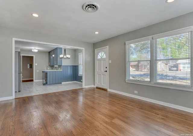 Photo 3 of Single family home for sale at 118 Bethany Pl, San Antonio, TX 78201 | MLS# 2015055 | Listing updated on 2026-09-19
