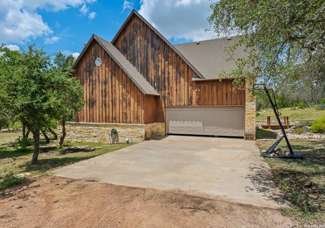 Photo 3 of Single family home for sale at 500 Reverse R, Fredericksburg, TX 78631 | MLS# 2015083 | Listing updated on 2026-09-19