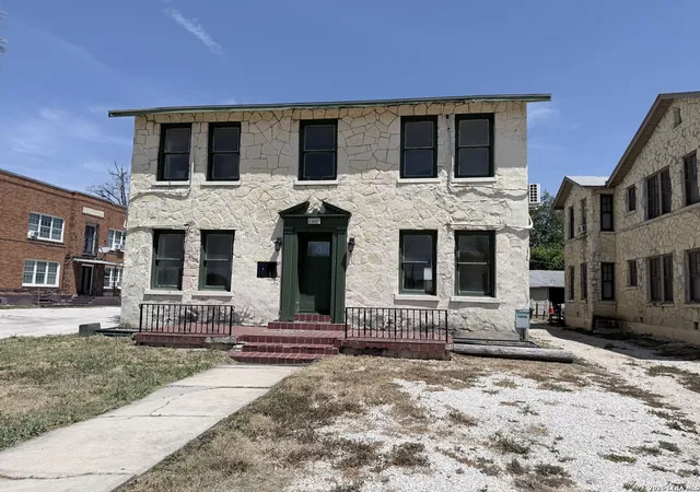 Photo 1 of Multi family home for sale at 1407 W Woodlawn Ave, San Antonio, TX 78201 | MLS# 2015101 | Listing updated on 2026-09-11