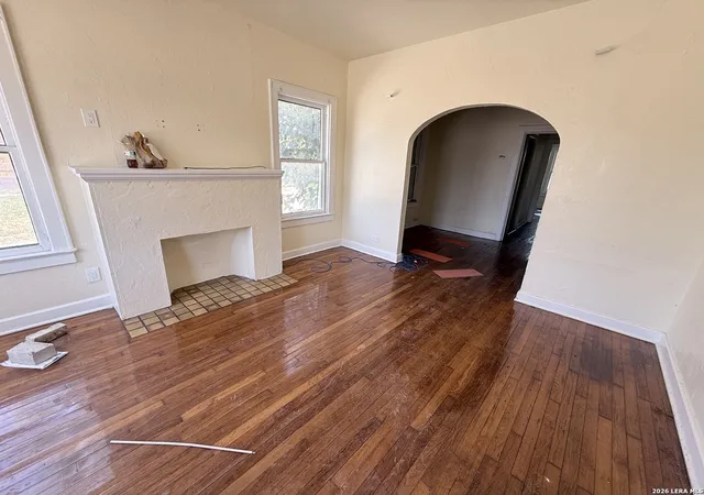 Listing Photo 5 - Condo for sale in building located at 1407 W Woodlawn Ave, San Antonio, TX 78201