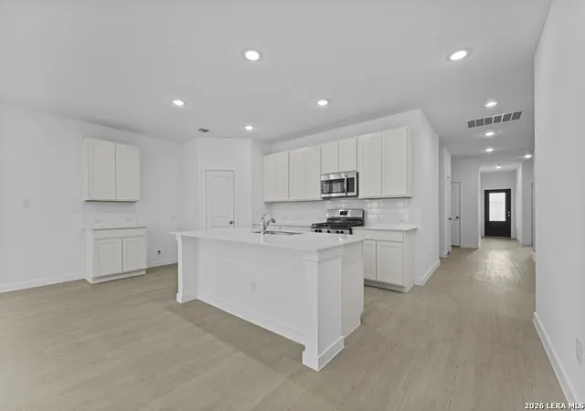 Photo 3 of Single family home for sale at 1337 Cargo Trl, New Braunfels, TX 78130 | MLS# 2015102 | Listing updated on 2026-10-08