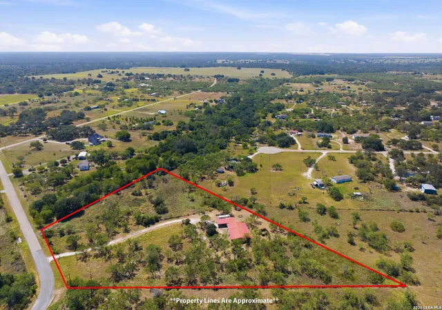 Photo 4 of Single family home for sale at 994 Quail Run, Lytle, TX 78052 | MLS# 2015113 | Listing updated on 2026-09-19