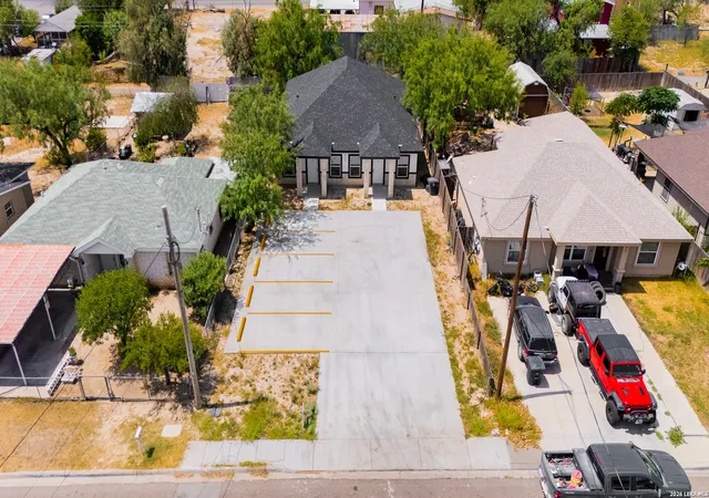 Photo 3 of Multi family home for sale at 937 Ave C, Eagle Pass, TX 78852 | MLS# 2015120 | Listing updated on 2026-09-19