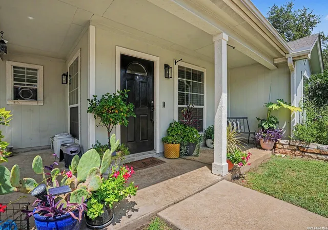 Photo 3 of Single family home for sale at 2092 Stallion Springs Dr, Fischer, TX 78623 | MLS# 2015123 | Listing updated on 2026-09-19