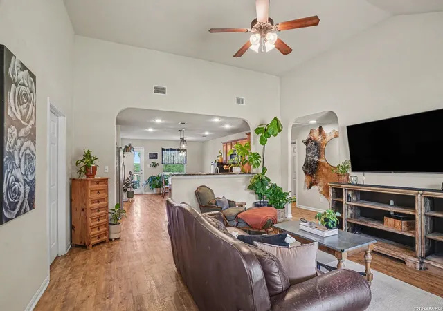 Photo 4 of Single family home for sale at 2092 Stallion Springs Dr, Fischer, TX 78623 | MLS# 2015123 | Listing updated on 2026-09-19