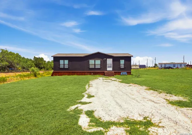 Photo 2 of Single family home for sale at 17106 Griffin Rd, Atascosa, TX 78002 | MLS# 2015128 | Listing updated on 2026-09-19