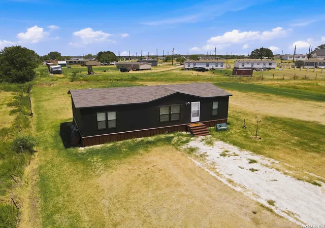 Photo 3 of Single family home for sale at 17106 Griffin Rd, Atascosa, TX 78002 | MLS# 2015128 | Listing updated on 2026-09-19