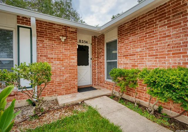 Photo 3 of Single family home for sale at 8254 Zodiac Dr, Universal City, TX 78148 | MLS# 2015129 | Listing updated on 2026-09-19