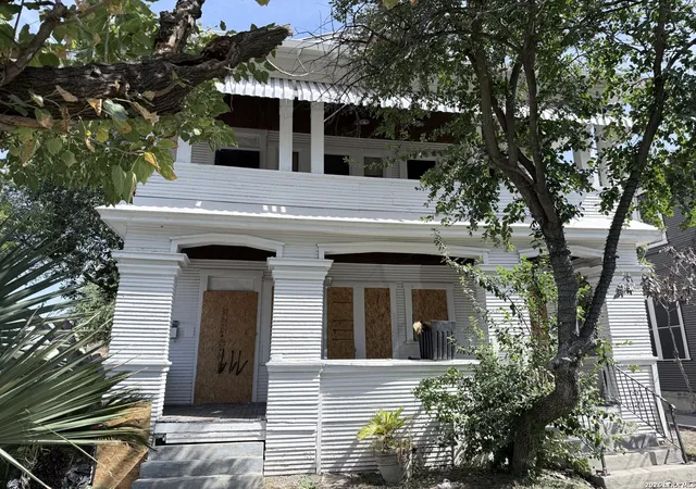 Photo 1 of Multi family home for sale at 305 W Poplar St, San Antonio, TX 78212 | MLS# 2015137 | Listing updated on 2026-09-19