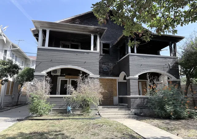 Photo 2 of Multi family home for sale at 305 W Poplar St, San Antonio, TX 78212 | MLS# 2015137 | Listing updated on 2026-09-19