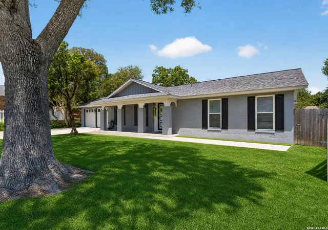 Photo 3 of Single family home for sale at 111 Laural Ln, Universal City, TX 78148 | MLS# 2015170 | Listing updated on 2026-09-20