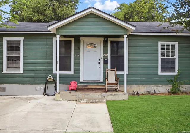 Photo 3 of Single family home for sale at 919 W Wildwood, San Antonio, TX 78201 | MLS# 2015178 | Listing updated on 2026-09-09
