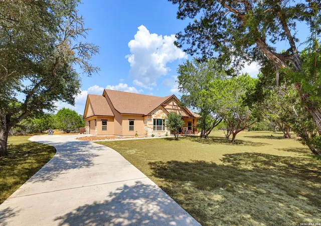 Photo 4 of Single family home for sale at 731 Rio Azul Dr, Pipe Creek, TX 78063 | MLS# 2015181 | Listing updated on 2026-09-29