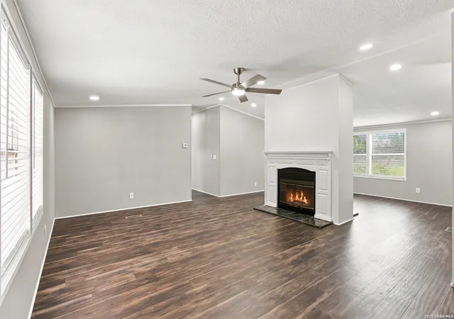 Photo 4 of Single family home for sale at 410 Duck Mountain Ln, Canyon Lake, TX 78133 | MLS# 2015183 | Listing updated on 2026-09-09