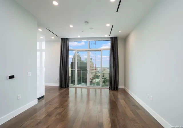 Photo 4 of Condo for sale at 123 Lexington Ave #APT 1508, San Antonio, TX 78205 | MLS# 2015211 | Listing updated on 2026-09-20