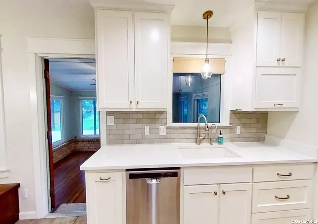 Photo 2 of Single family home for sale at 805 Timber, New Braunfels, TX 78130 | MLS# 2015228 | Listing updated on 2026-09-20
