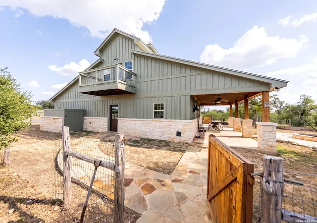 Photo 4 of House for sale at 259 Gate Rd, Pipe Creek, TX 78063 | MLS# 2015246 | Listing updated on 2026-09-20