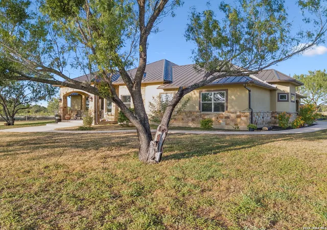 Photo 1 of Single family home for sale at 230 Casarez Rd, Pleasanton, TX 78064 | MLS# 2015283 | Listing updated on 2026-09-09