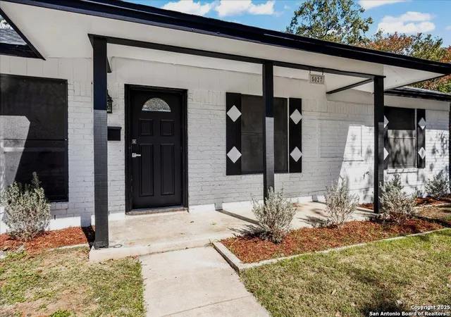 Photo 3 of Single family home for sale at 5027 Creekmoor Dr, San Antonio, TX 78220 | MLS# 2015298 | Listing updated on 2026-09-09