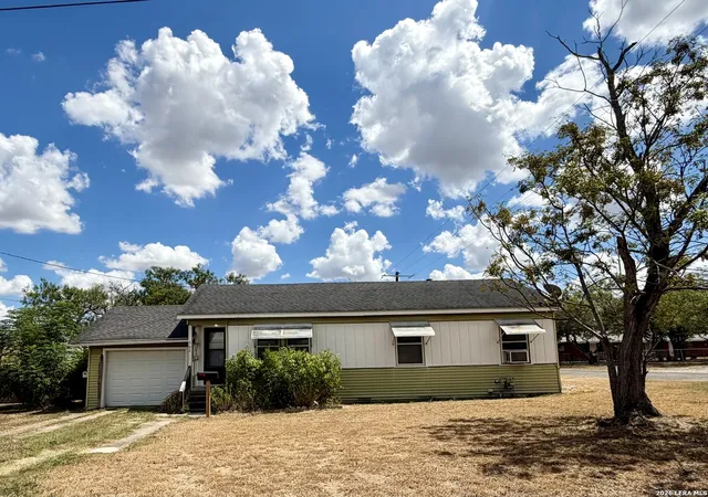 Photo 1 of Single family home for sale at 902 N Bond, Karnes City, TX 78118 | MLS# 2015299 | Listing updated on 2026-09-09