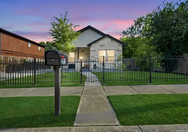 Single family home for sale at 212 W Baylor, San Antonio, TX 78204 | MLS# 2015302