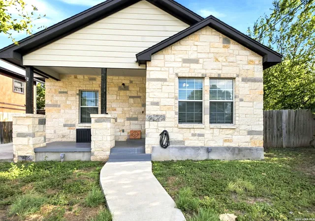 Photo 1 of Single family home for sale at 212 W Baylor, San Antonio, TX 78204 | MLS# 2015302 | Listing updated on 2026-09-17