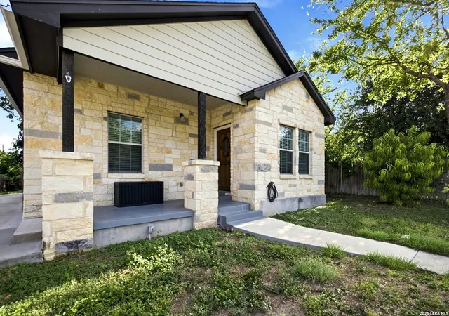 Photo 2 of Single family home for sale at 212 W Baylor, San Antonio, TX 78204 | MLS# 2015302 | Listing updated on 2026-09-17