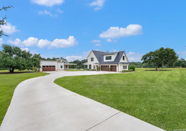 Photo 3 of Single family home for sale at 1170 Herbelin Rd, New Braunfels, TX 78132 | MLS# 2015314 | Listing updated on 2026-09-09