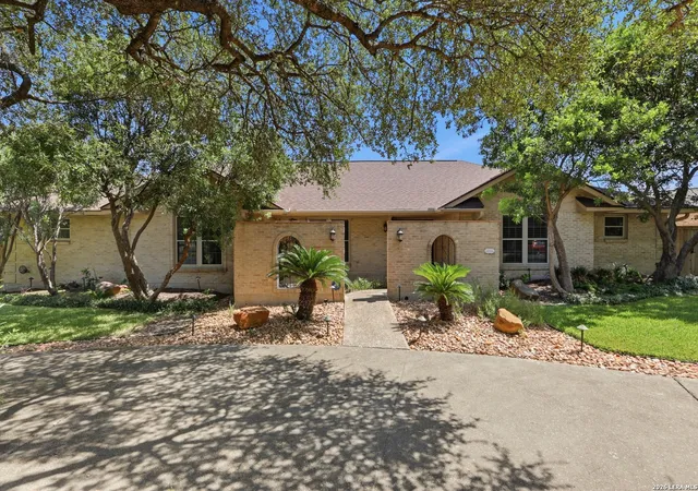 Photo 3 of Single family home for sale at 102 Irongate Rd, San Antonio, TX 78213 | MLS# 2015349 | Listing updated on 2026-09-10